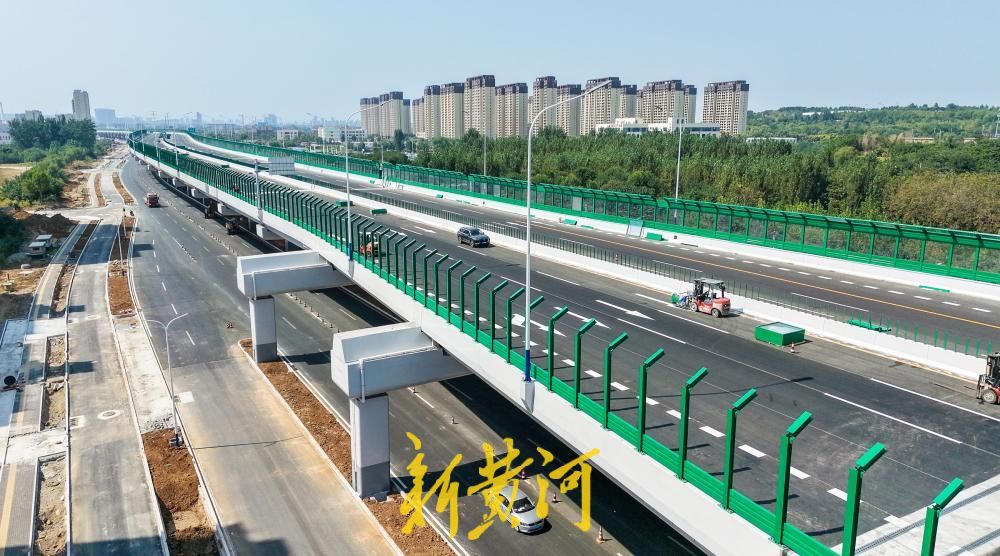 济南工业北路快速路东延初具规模，数公里双向快车道沥青铺设完成