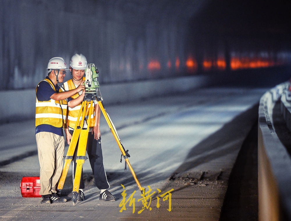 项目强省会｜济滨高铁机场隧道顺利贯通