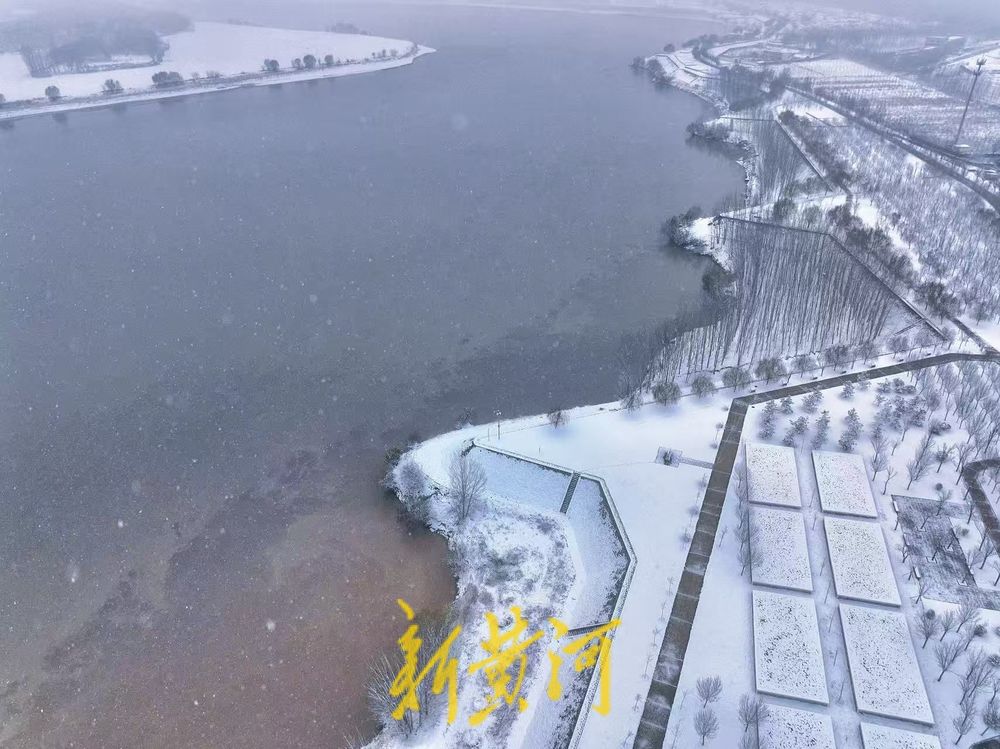 雪中黄河，水墨丹青