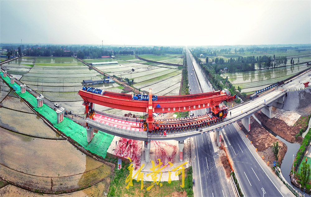 潍宿高铁临沂段首榀箱梁成功架设