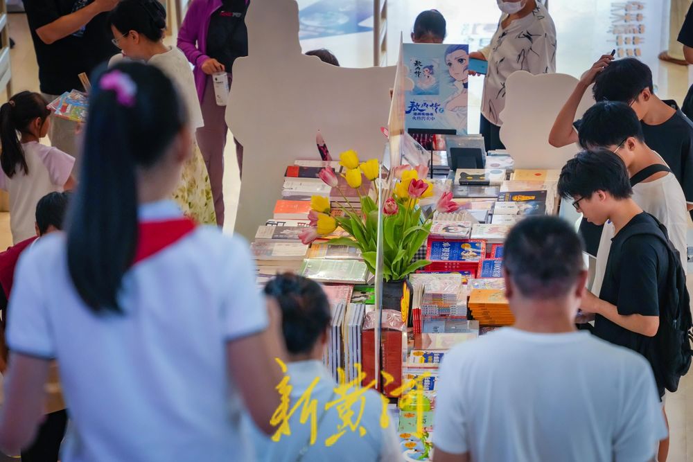 觅书香寻清凉！泉城路新华书店成热门“打卡地”