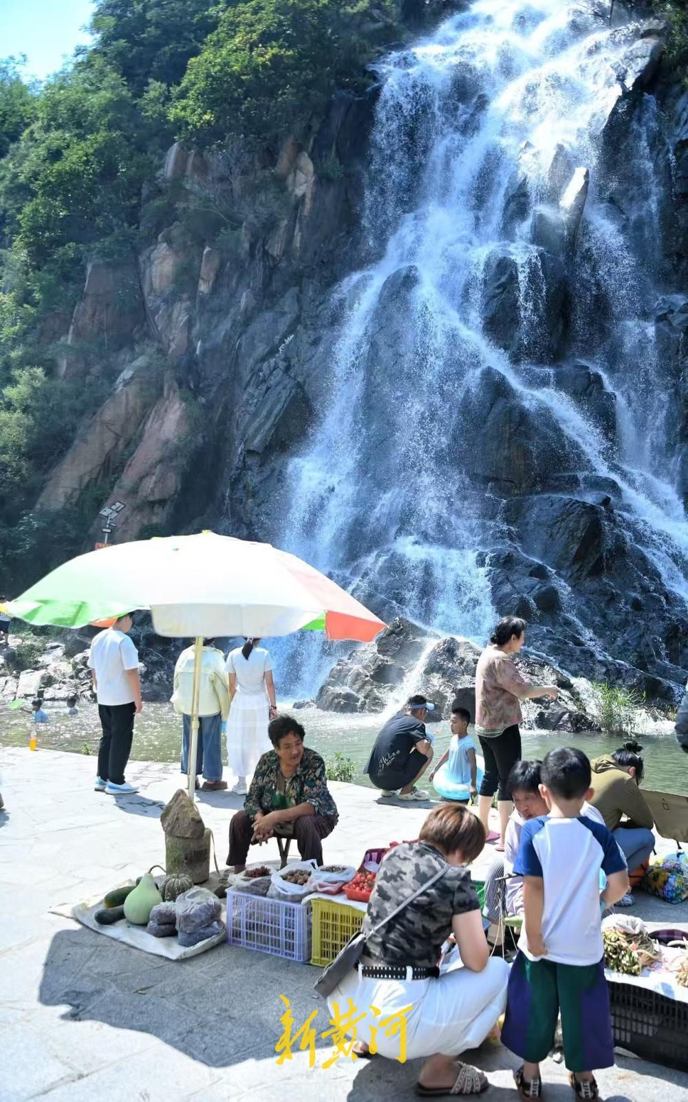 济南黄巢瀑布便民市集山货飘香