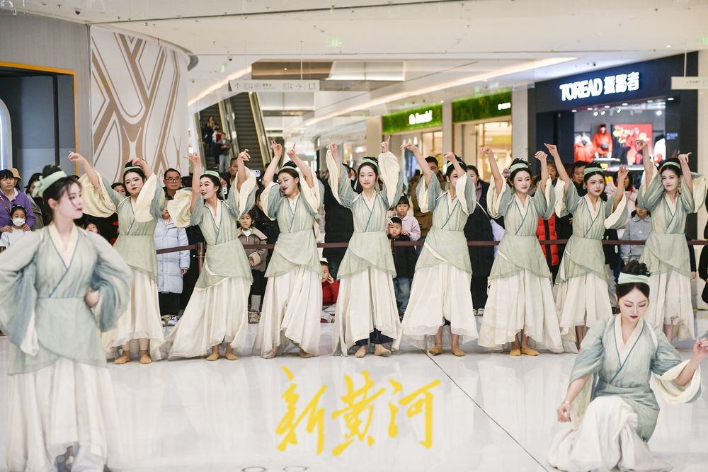 舞蹈诗剧走进商圈展演，舞台艺术融入济南城市日常场景