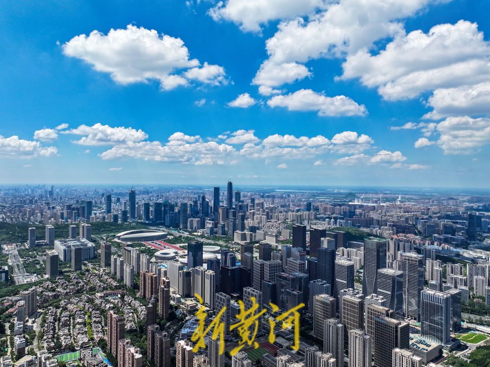 云卷云舒，活力盛夏！现代与自然交织的泉城夏日盛景 