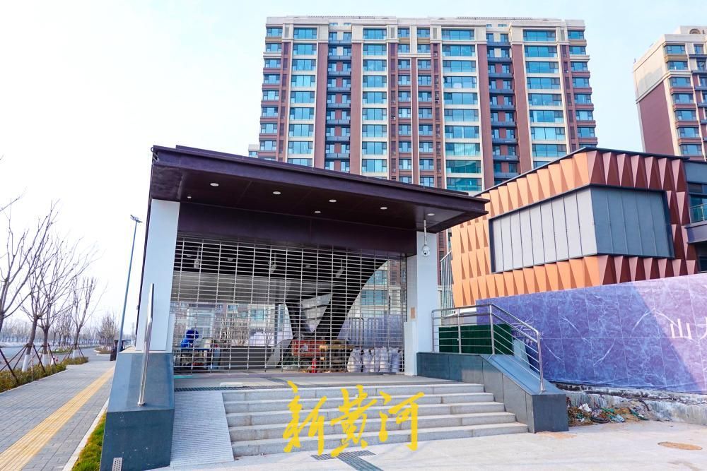 济南地铁6号线位里庄站出入口露脸，紧邻高校与车辆段