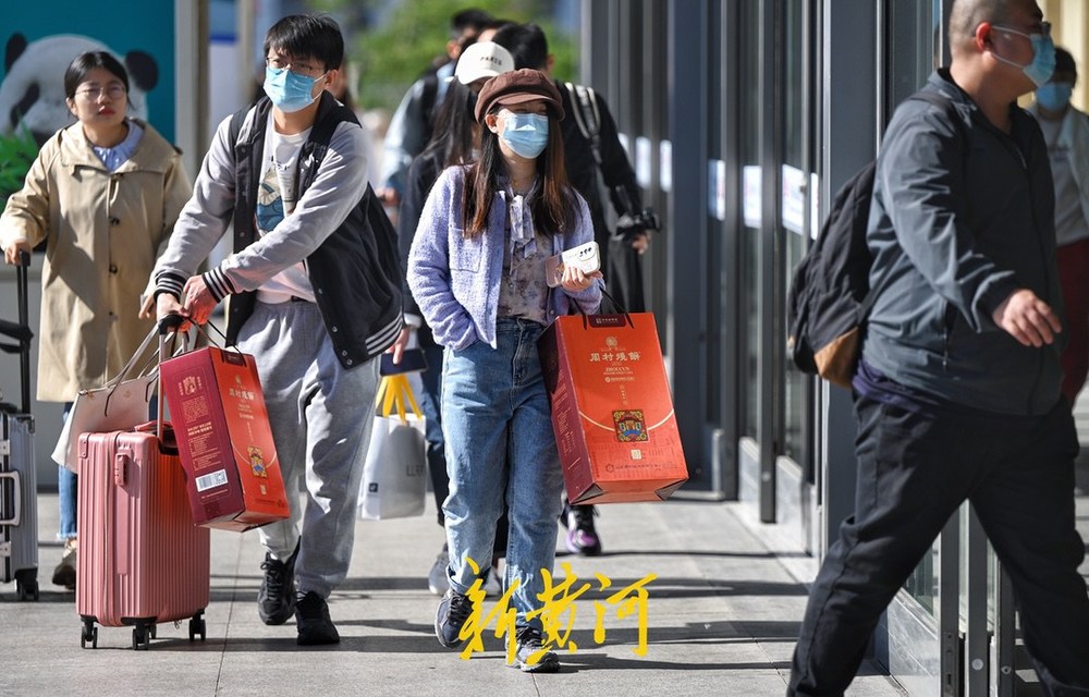 “五一”小长假首日，济南西站迎客流高峰，预计发送旅客超28万人