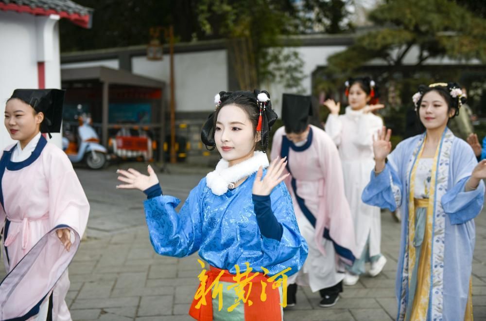 明府城国风巡游启幕，济南曲水亭街重现千年风雅