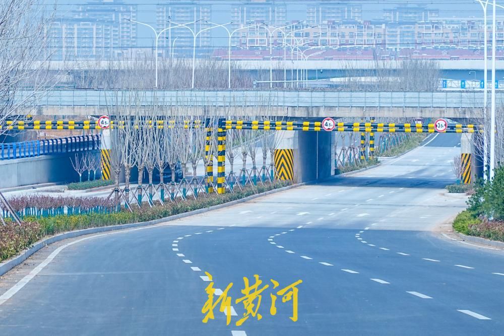 济南唐冶中路北延项目初具规模，双向八车道下穿胶济铁路