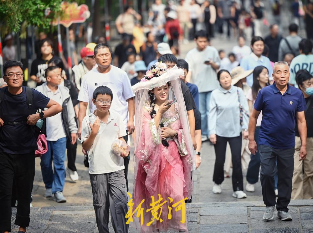 千佛山秋景上线，升级版游园会邀市民游客沉浸式赏景观演