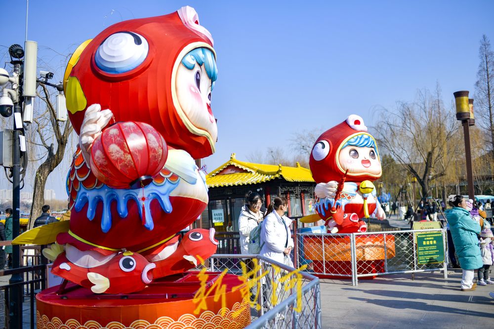 大明湖畔花灯璀璨亮灯，快来打卡欣赏美景