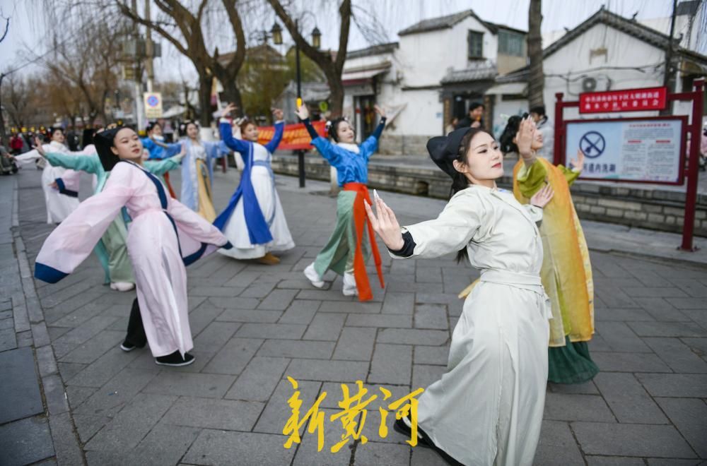 明府城国风巡游启幕，济南曲水亭街重现千年风雅
