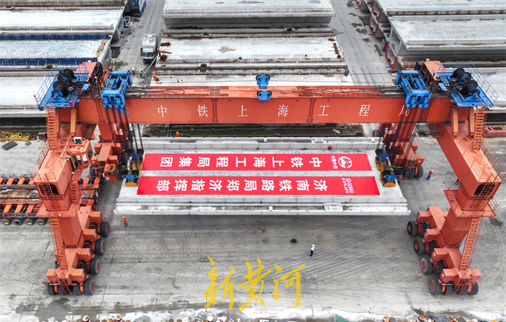 潍宿高铁临沂段首榀箱梁成功架设