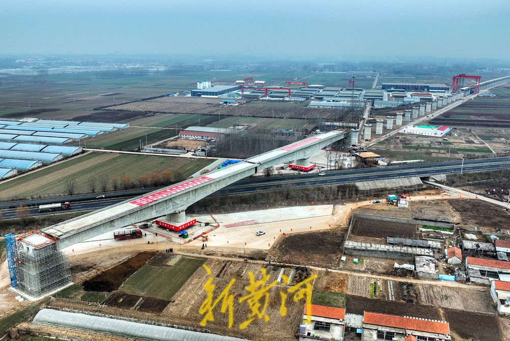 潍宿高铁临沂段首个百米以上转体桥成功转体