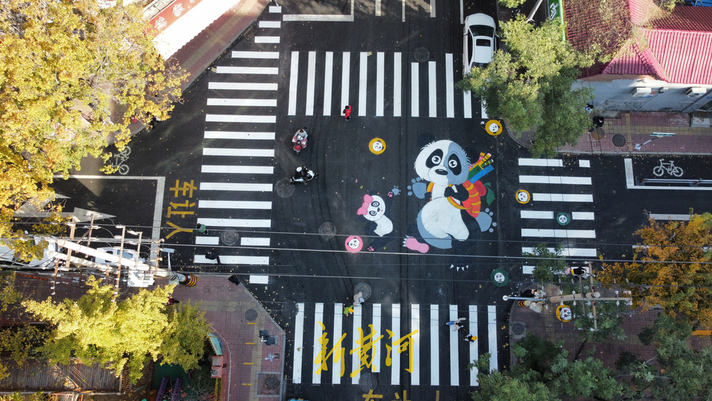 纬三路再增中国特色彩绘图案路口