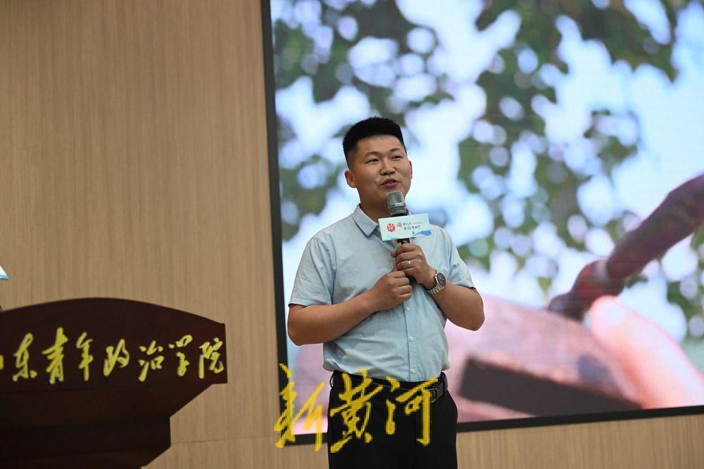 “海右人才驻济高校行”走进山东青年政治学院