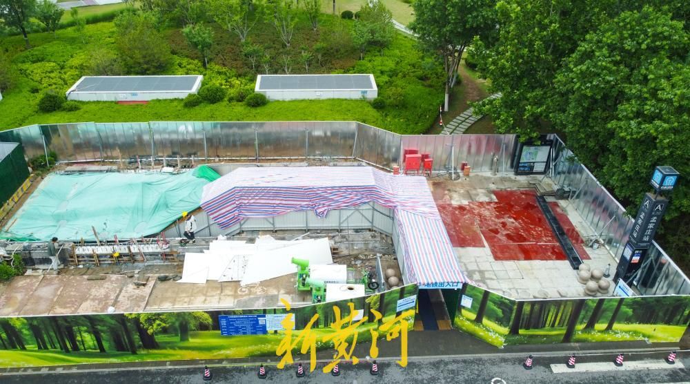 济南地铁3号线孟家庄站出入口改造 将加装遮雨棚解决露天出行难题