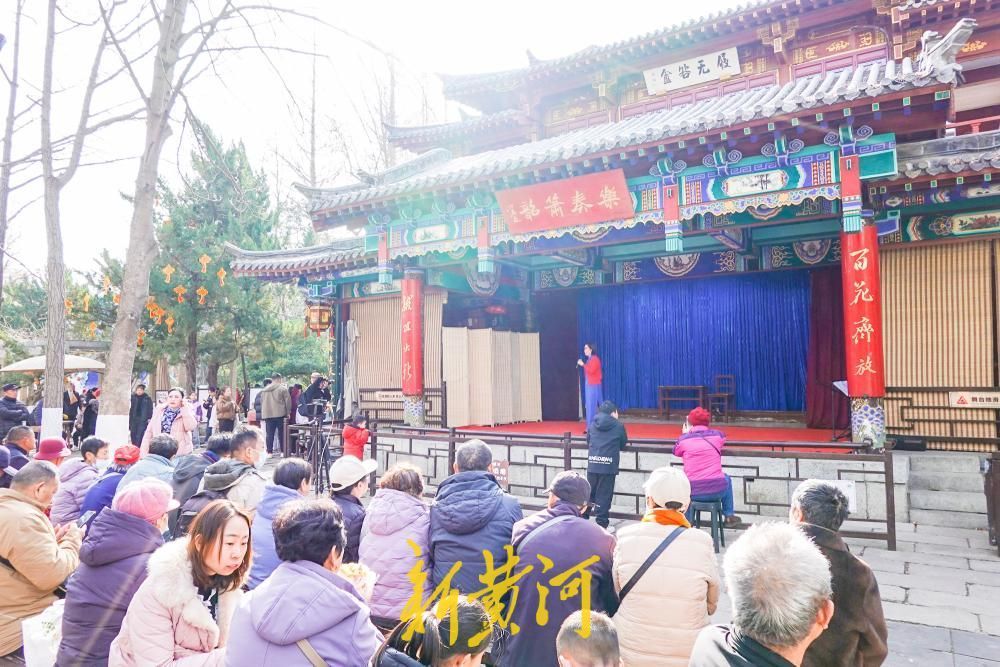 春节余韵绕趵突 白雪楼前戏韵浓