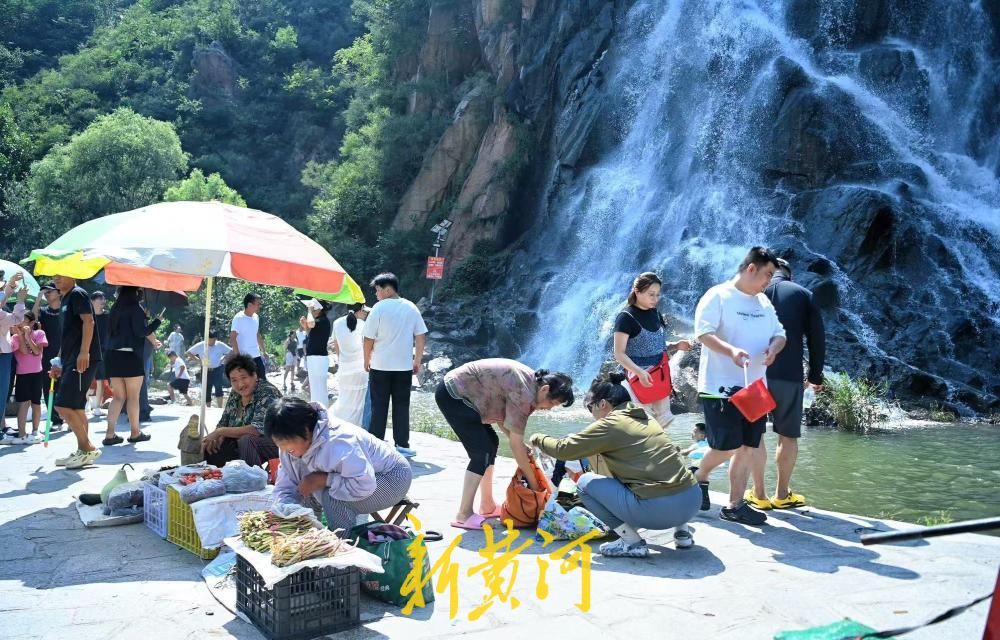 济南黄巢瀑布便民市集山货飘香