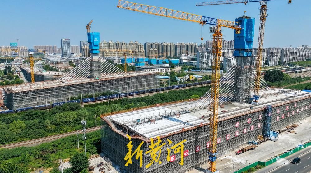 济南这处铁路转体桥主桥轮廓初现，引桥即将连通地面道路