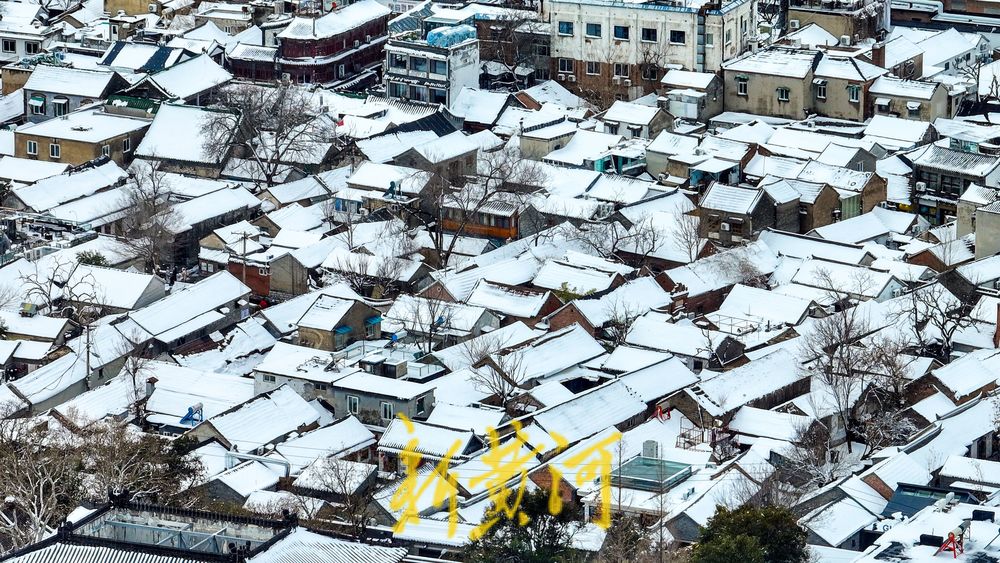 雪后俯瞰明府城，白雪皑皑古韵浓