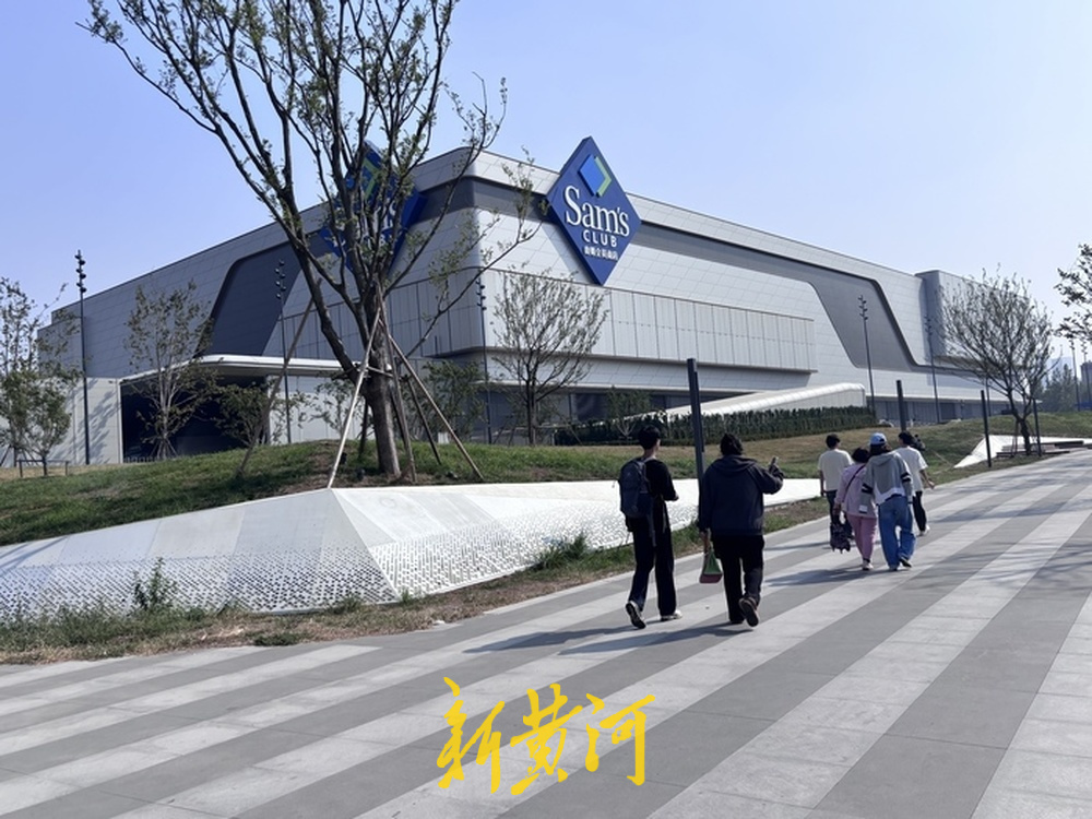 山姆拟限亲友卡引热议，客服称为保障会员权益，记者探访济南门店：顾客表示“影响有限” 新黄河  3小时前