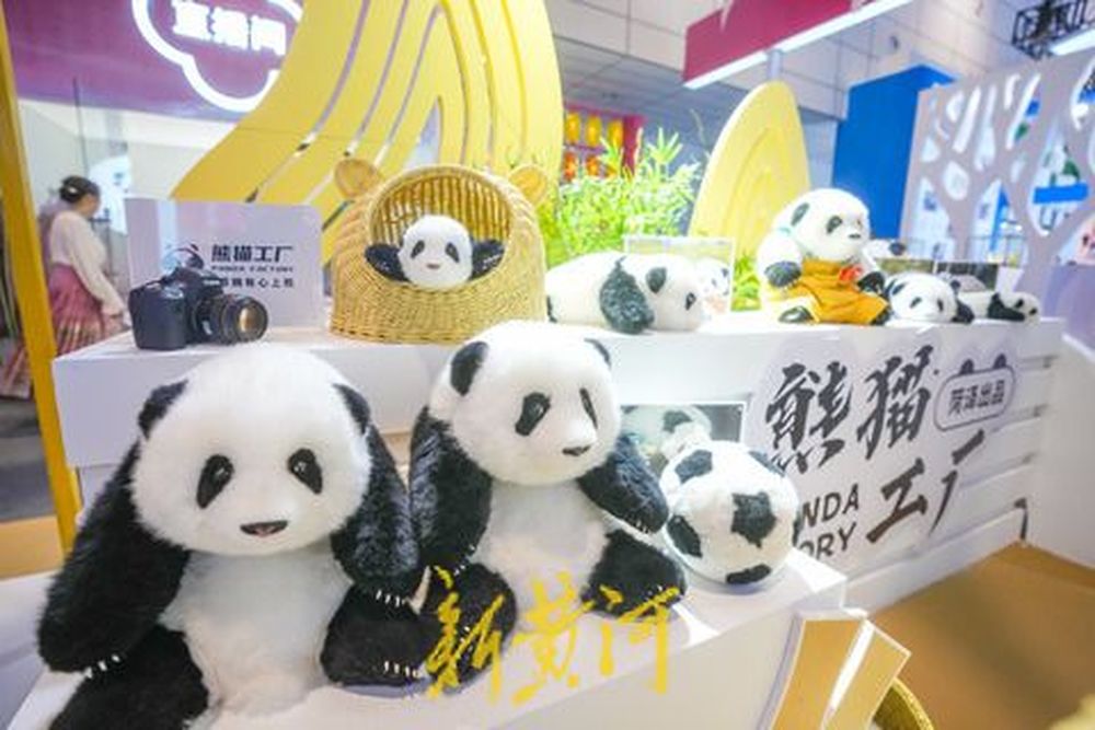 想rua！花花、和叶、萌兰“三大顶流”齐聚济南