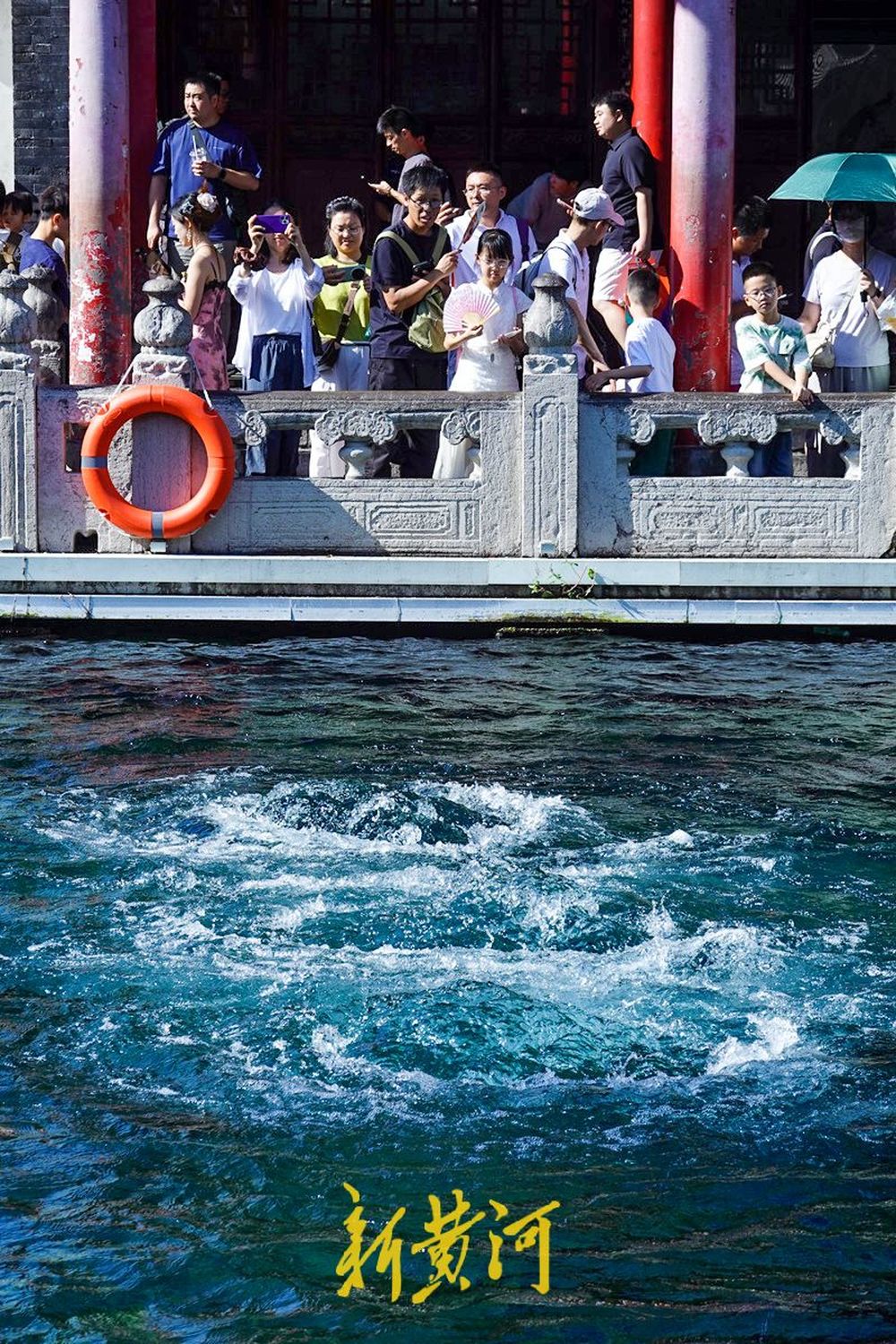 泉水汩汩迎秋客，济南趵突泉迎来错峰赏泉潮