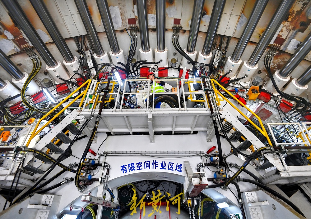 济南航天大道穿黄隧道工程“征程号”盾构机成功始发