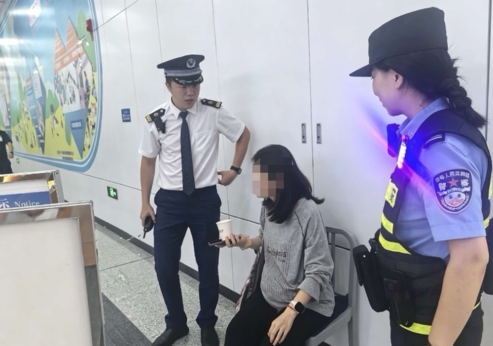 全程陪护“狠狠温暖”，济南地铁站点内上演暖心接力