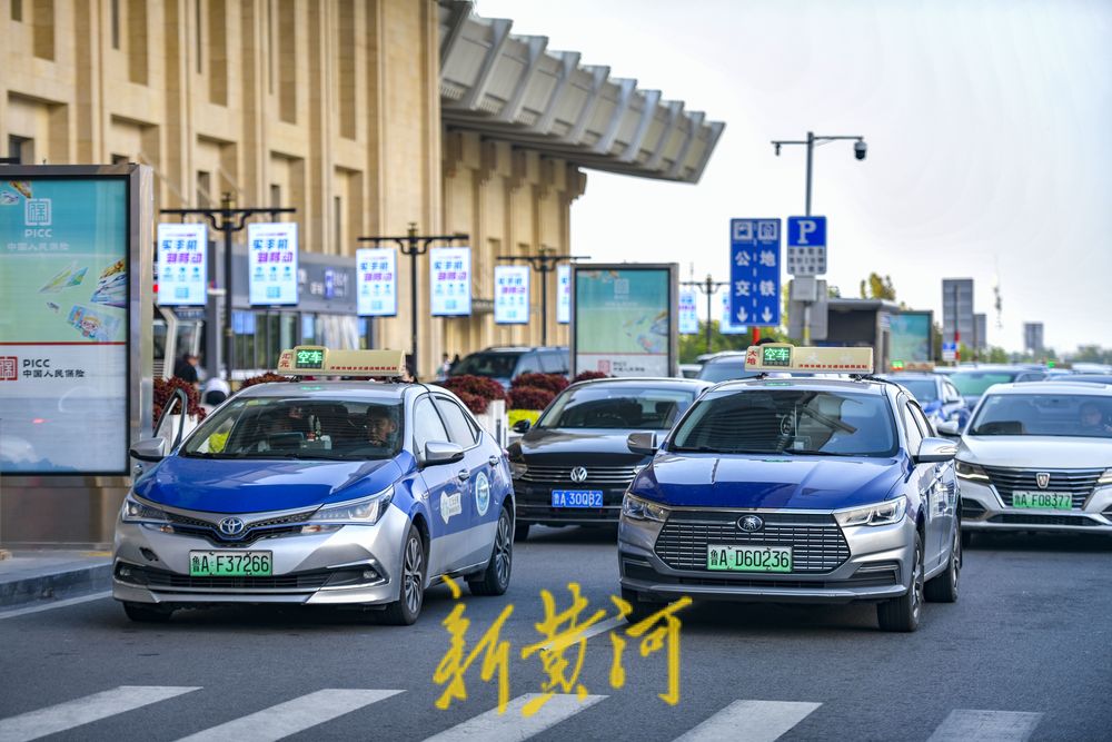 出租车可驶入济南西站二楼落客平台 划定临时停车区域