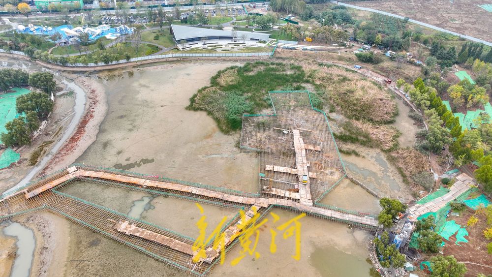 排空湖水清淤提质，济南彩虹湖景观全面改造提升