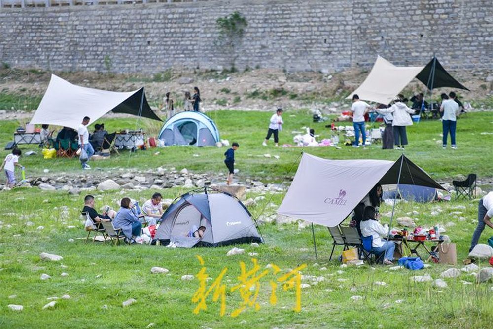 一年四季 泉在济南｜从“挤在人海”到“躺进山河”，乡村游迎来“帐篷热”