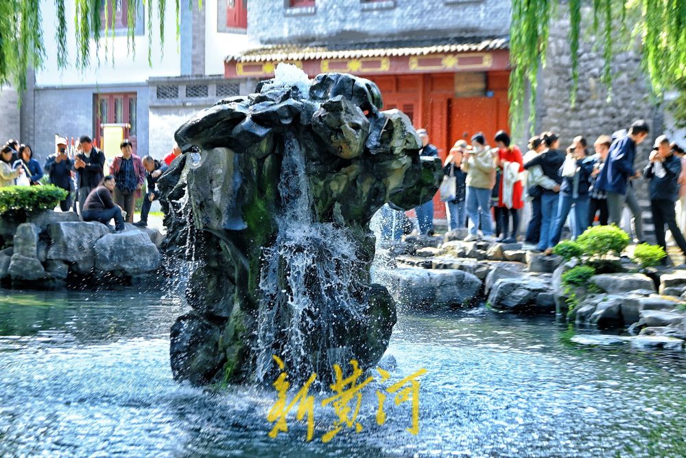一年四季 泉在济南丨趵突泉水位刷新纪录，五龙潭“月牙飞瀑”胜景壮观