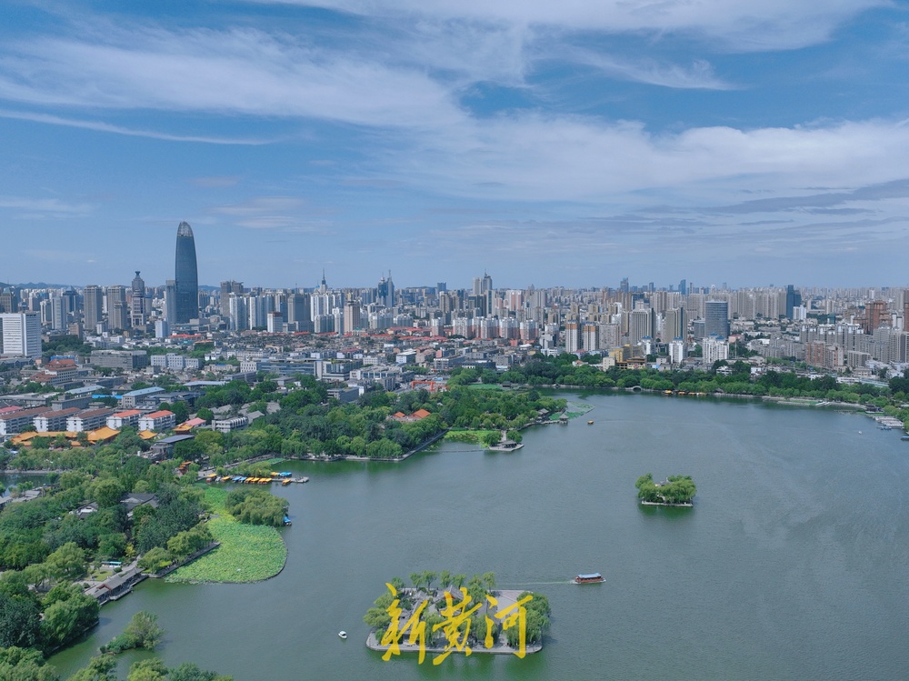 蓝天白云“颜值”爆表，大明湖随手一拍都是自带滤镜的大片