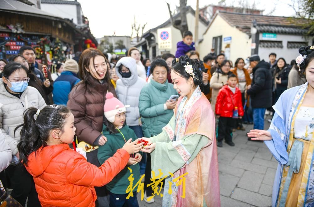 明府城沉浸式国风体验开幕 曲水亭街上演“千年风雅梦华”