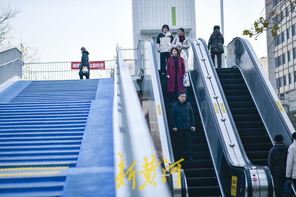 过街天桥新增无障碍电梯，去济南西部这家医院就医更方便了