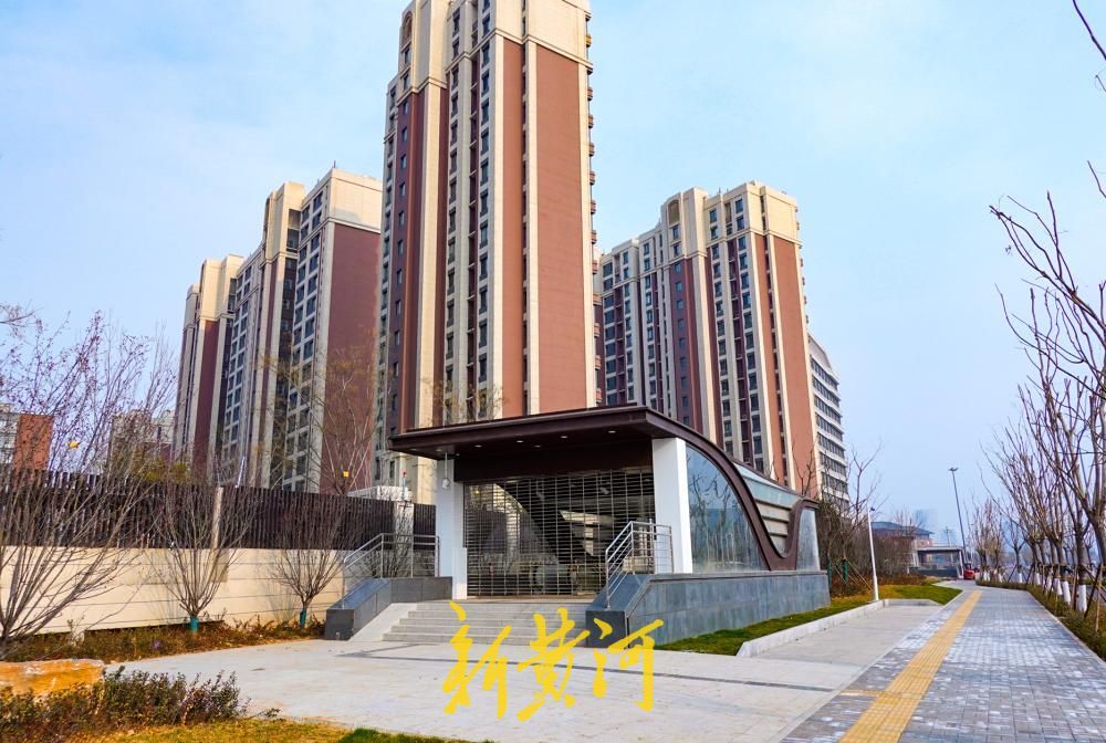 济南地铁6号线位里庄站出入口露脸，紧邻高校与车辆段