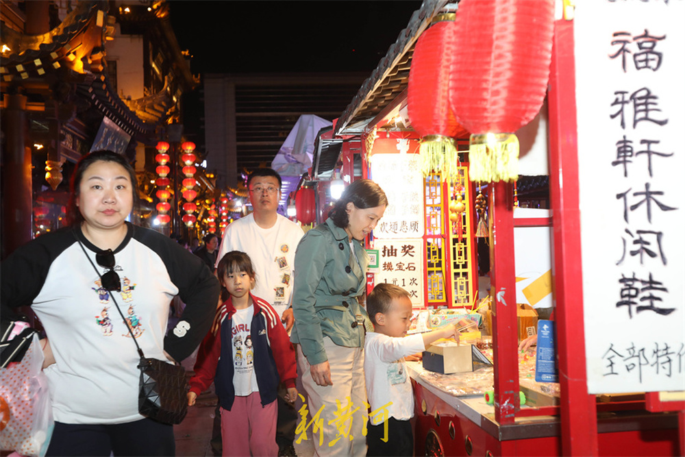 大观园五一成热门打卡地，年轻人组团寻找“老济南的味道”