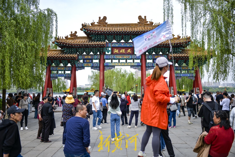 泉城春季旅游进入高峰期，工作日旅游观光团成主角 