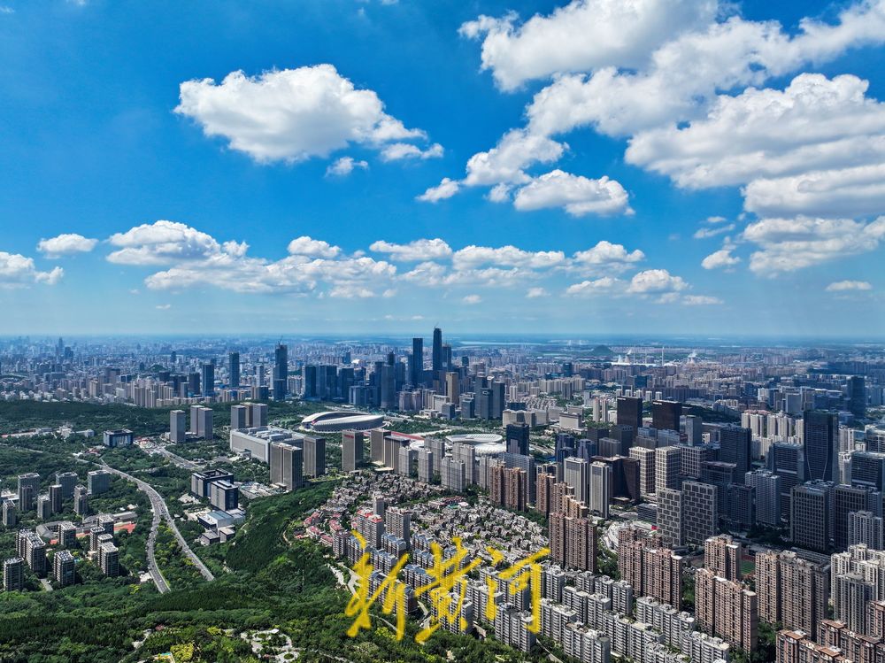 云卷云舒，活力盛夏！现代与自然交织的泉城夏日盛景 