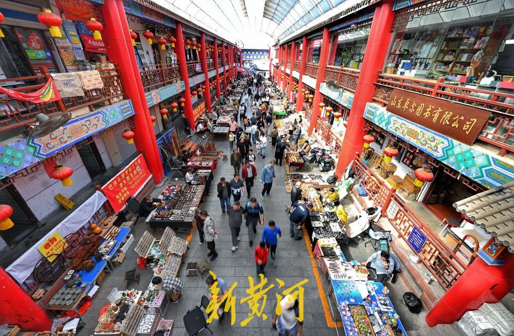 假期余额不足，济南英雄山文化市场热闹依旧