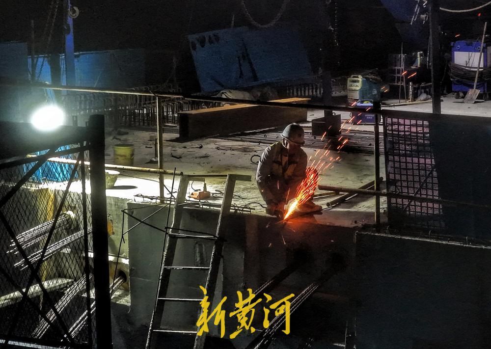 潍宿高铁至青岛连接线跨齐长城连续梁顺利合龙，工程建设与文物保护双赢