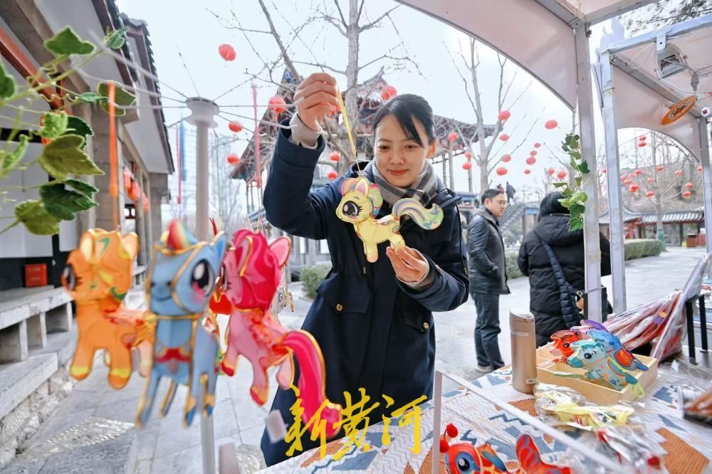 非遗文创市集亮相五龙潭秦琼祈福文化活动