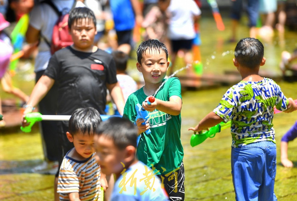 济南发布高温黄色预警局地40℃，这里成了市民避暑好去处