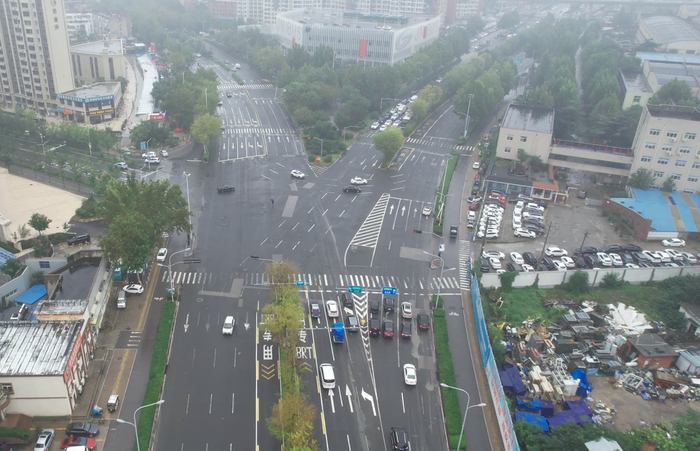实探济南“五路交叉”路口：告别昔日乱象，路口通行效率提升12.7%