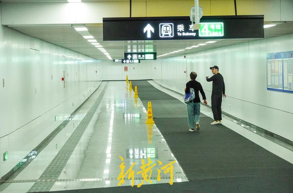 济南地铁4号线省体育中心站新建出入口正式投用 地下横穿经十路