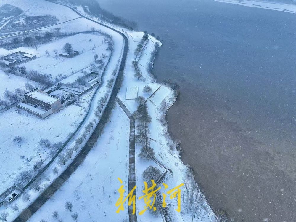 雪中黄河，水墨丹青
