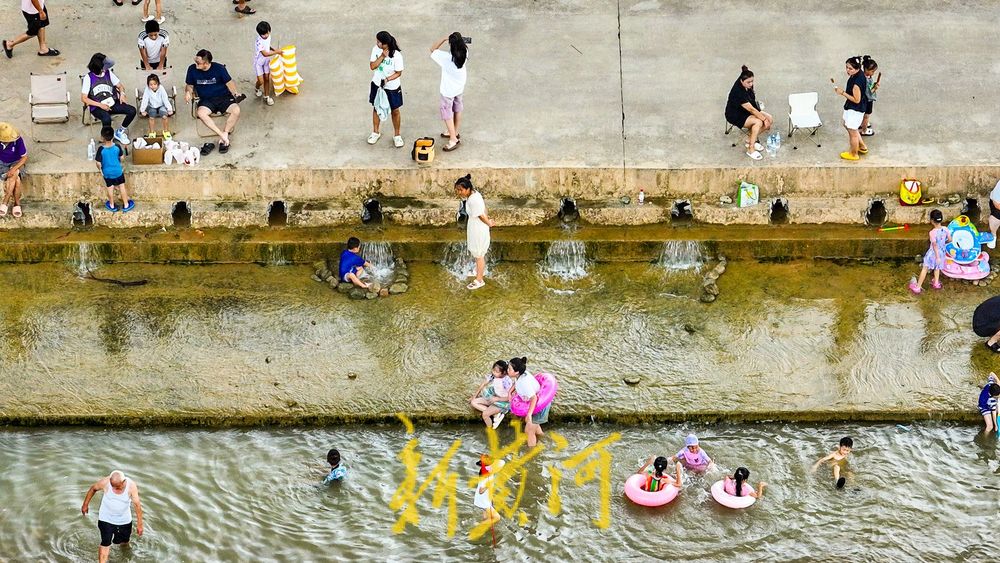 高温持续 山泉戏水感受自然凉