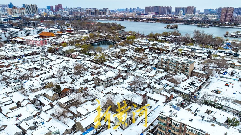 雪后俯瞰明府城，白雪皑皑古韵浓