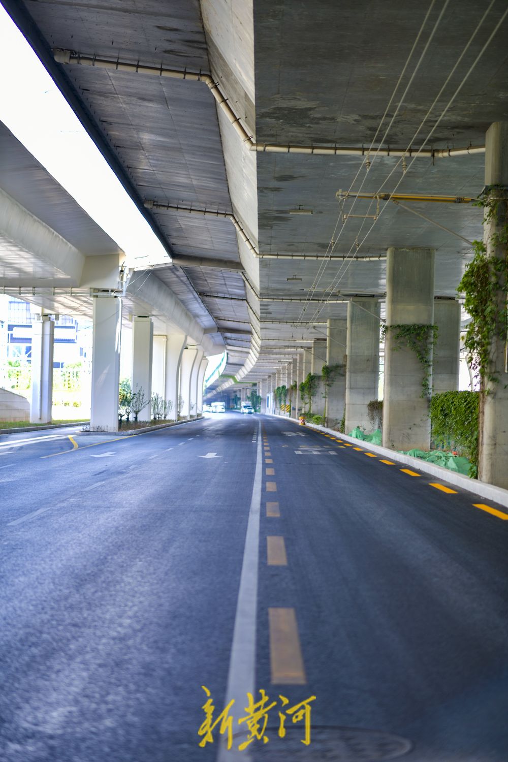 二环东路高架下上新装，双向快车道逐步恢复